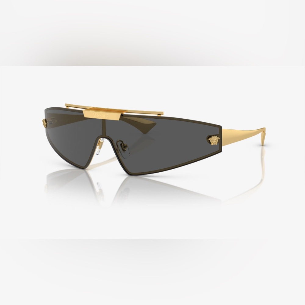 Versace 2265 Sunglasses. Comes with original case and 2 lens. Barely used - Picture 4 of 6